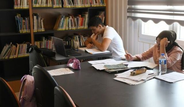 Kuşadası'nda öğrencilerin bu yıl da gözdesi Kütüphane ve Kitap Kafe olacak