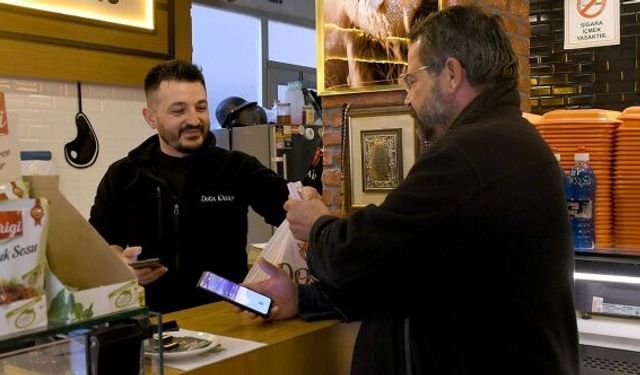 Kuşadası'nda adalı kart giderek büyüyor