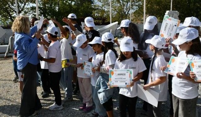 Neopolis küçük heykeltraşları ziyaret etti