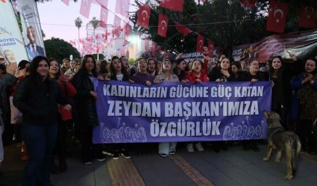 Adana Büyükşehir’in kadın çalışanlarından "Zeydan Karalar’a Özgürlük" mitingi