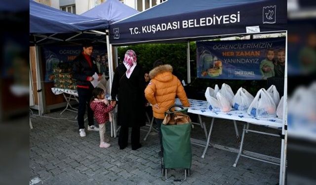 Kuşadası'nda beslenme çantası desteği
