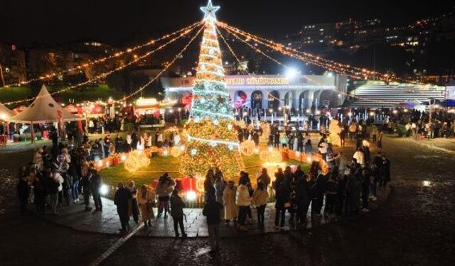 Yeni yıl coşkusu, ‘Bursa Yeni Yıl Meydanı’nda yaşanıyor