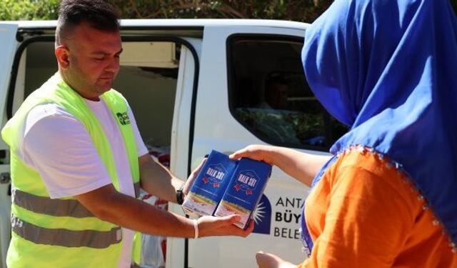 Antalya Büyükşehir’den çocuklara 773 bin 400 litre süt desteği