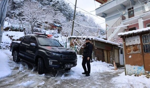 Bursa'da ekipler hayata da yol açıyor