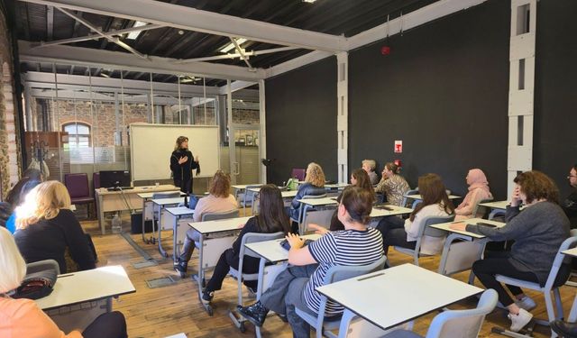 İzmirli yurttaşlar, rahim ağzı kanserine karşı bilinçleniyor