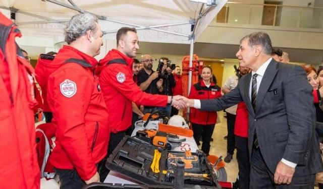Cemil Tugay: Birden fazla yangın uçağı kiralamaya hazırız