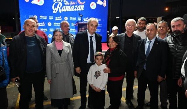 Kepez’de Ramazan’ın ilk iftar sofraları Düdenbaşı’nda kuruldu