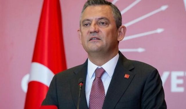 Özgür Özel'den Erdoğan'a deprem konutları çağrısı: Faiz dahil hiçbir fark açıklanmayacağını açıkla