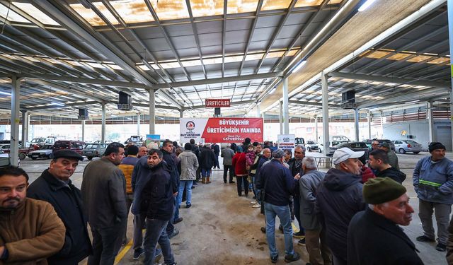 Denizli Büyükşehir’den üreticiye gübre desteği başladı