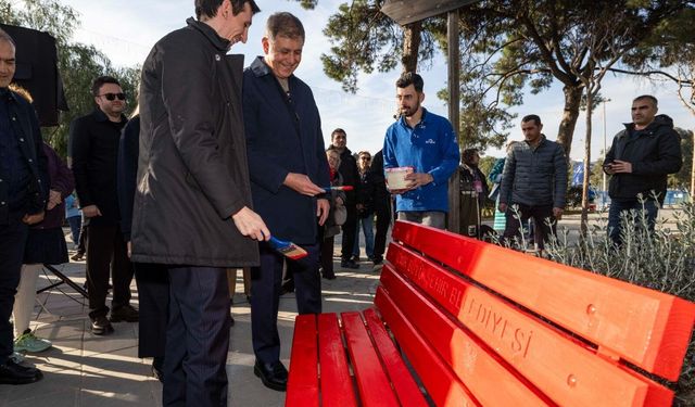 İzmir’den şiddete karşı güçlü mesaj: Kırmızı bank