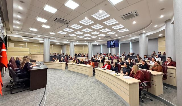 Kepez’de kadınların mücadelesi ‘Kadın Yaşamdır’ panelinde konuşuldu