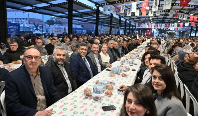 Manisa Büyükşehir’in İftar Sofrası Akhisar’da Kuruldu