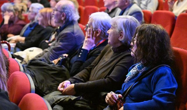Nebil Özgentürk, Niobe Edebiyat/Sanat Söyleşileri’nde Manisalılarla Buluştu
