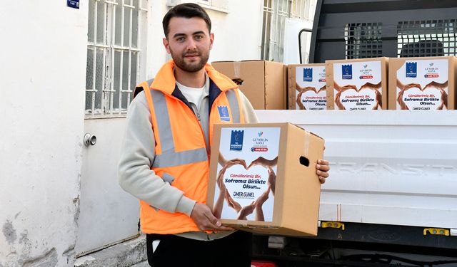 Kuşadası'nda gönüller bir, sofralar birlikte