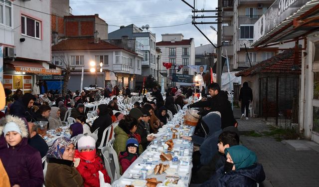 Karesili vatandaşlar Büyükşehir’in iftar sofrasında oruçlarını açtı