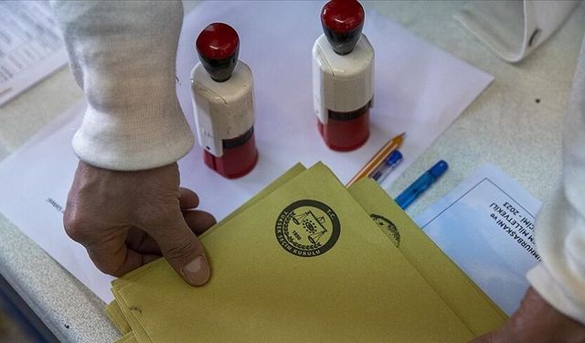 Son seçim anketi ortaya koydu: Bu ay hangi partiler oyunu yükseltti?