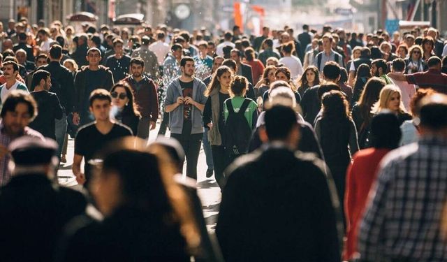 TÜİK'ten çarpıcı genç nüfus araştırması: 4 gençten biri işsiz, genç kadınlar iş bulamıyor!