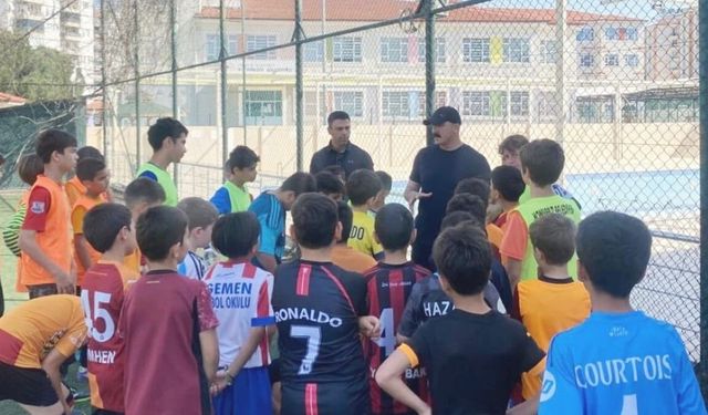 Cem Kotan 19 Mayıs Turnuvası'nda Minik Sporcularla Buluştu