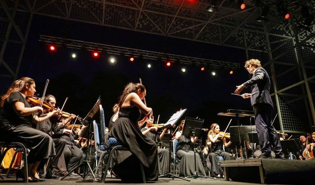 Zeytin Sahne’de unutulmaz film müzikleri yankılandı