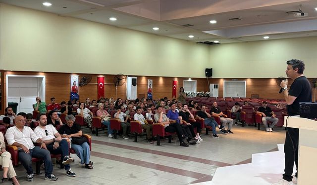 İzmit’te gençlere Üretken Yapay Zeka semineri