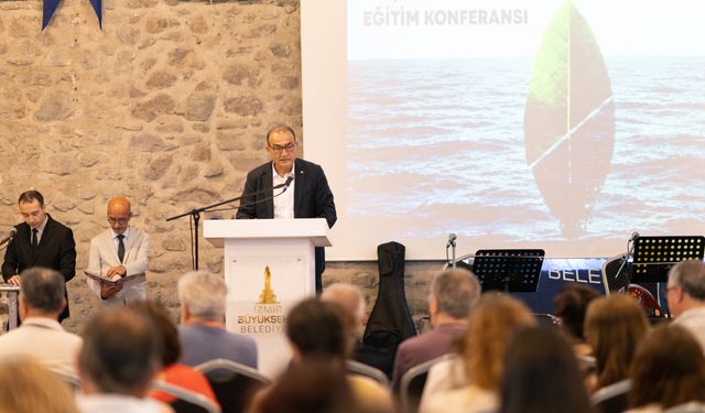 İzmir’deki uluslararası eleştirel eğitim zirvesi başladı