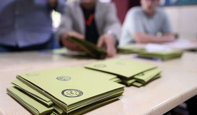 Son anket: Genç seçmen hangi partiye oy verecek?