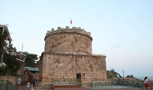 Hıdırlık Kulesi yeniden Antalyalılarla buluştu