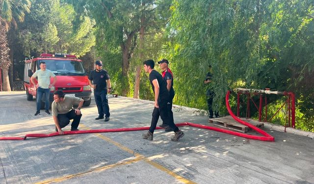 Foça'daki orman yangını için ekipler seferber oldu