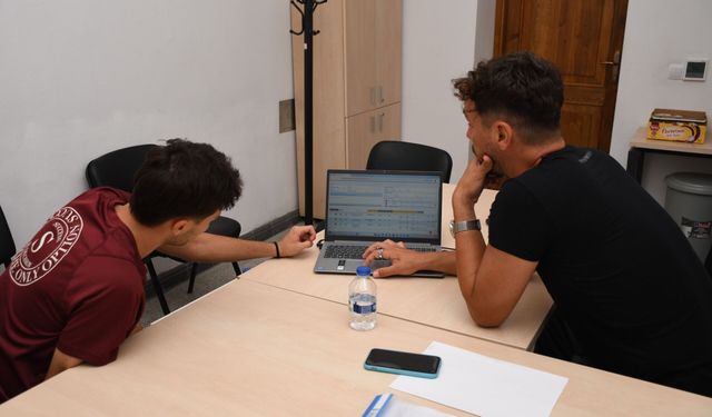 Balıkesir Büyükşehir Gençleri Tercih Döneminde Yalnız Bırakmıyor