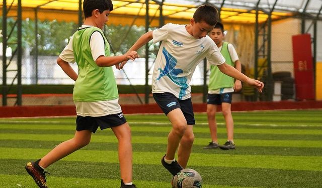 Beylikdüzü'nde öğrenciler yazı sporla geçiriyor