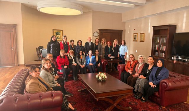 CHP Kadın Kolları Genel Başkanı Gülsever ve MYK üyelerinden Kılıçdaroğlu'na ziyaret