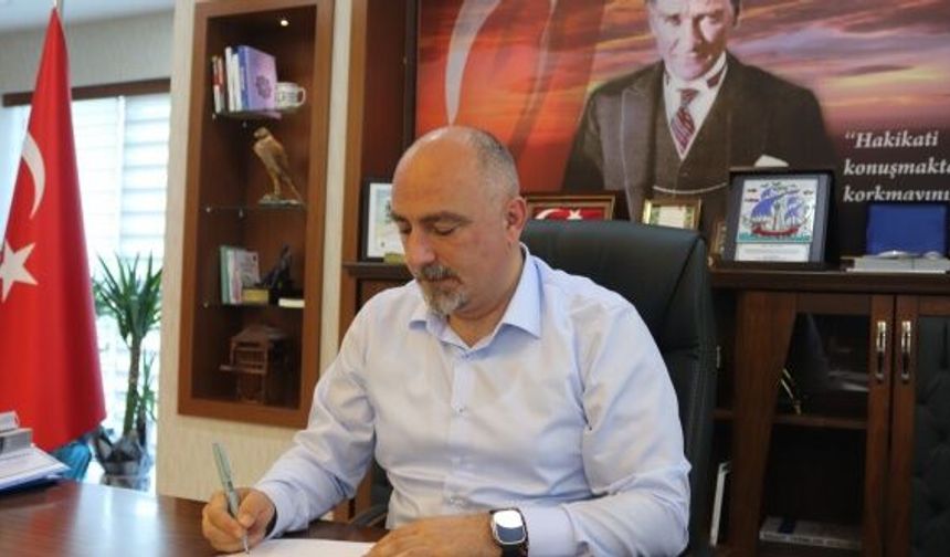 Hopa Belediye Başkanı Utku Cihan, Belediye Başkanları Sözleşmesi’ni İmzaladı