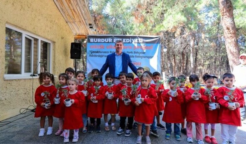 Burdur Belediyesi’nden “Minik Eller Serayla Buluşuyor” projesi