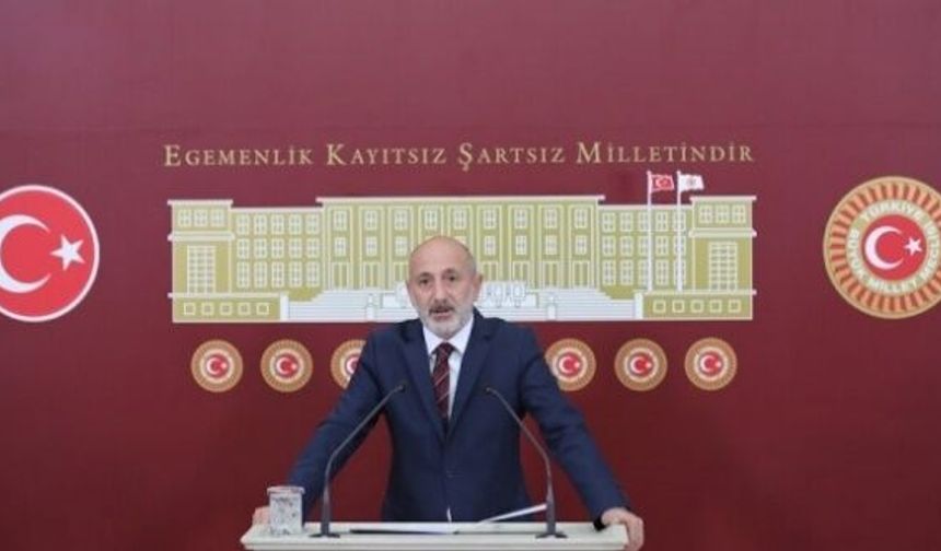 CHP'li Öztunç: "Depremzededen bitmeyen konutların aidatını alıyorlar"