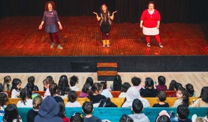 Yalova Belediyesi'nden çocuklara özel interaktif tiyatro