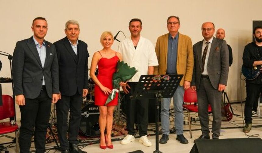 “Aşkın Ezgileri” Konserlerine Manisalılardan Yoğun İlgi