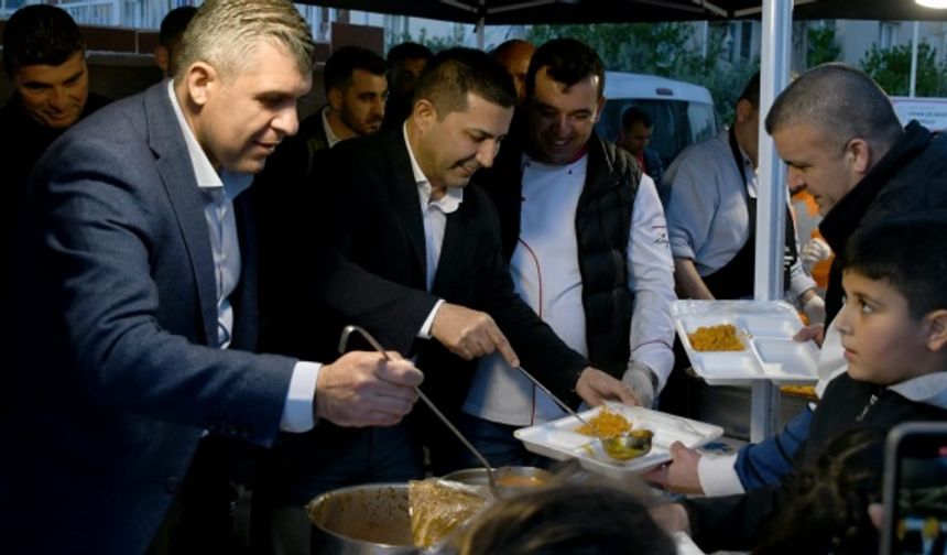 Kuşadası Belediyesi'nden Ramazan boyunca 18 bin kişilik iftar yemeği