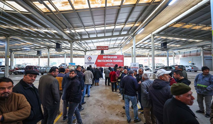 Denizli Büyükşehir’den üreticiye gübre desteği başladı