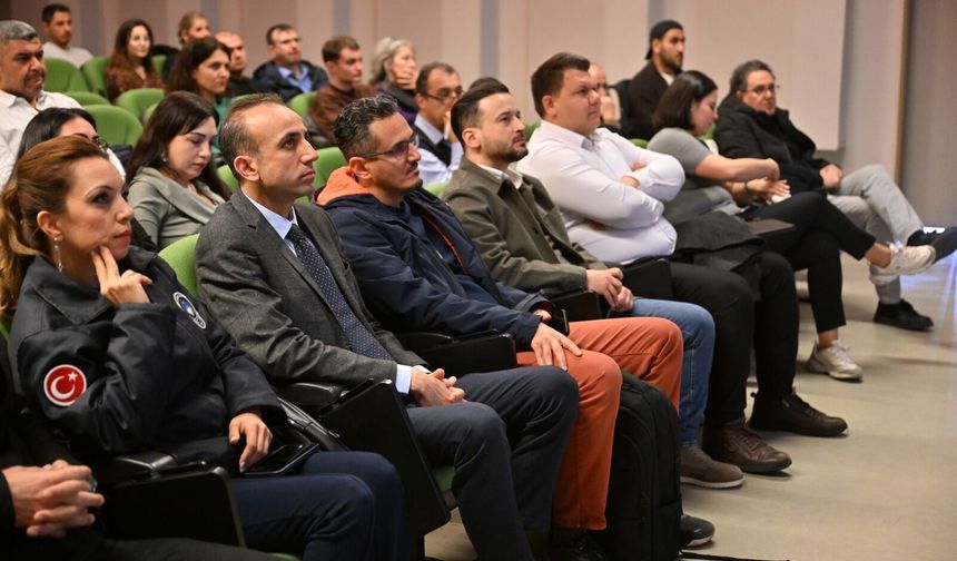 Manisa Büyükşehir Personeline Yapay Zekâ ve Veri Yönetimi Eğitimi