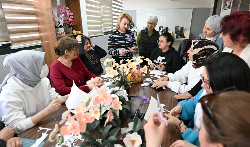 Mersin Büyükşehir'in kurslarında kadınlar ürettikçe kazanıyor