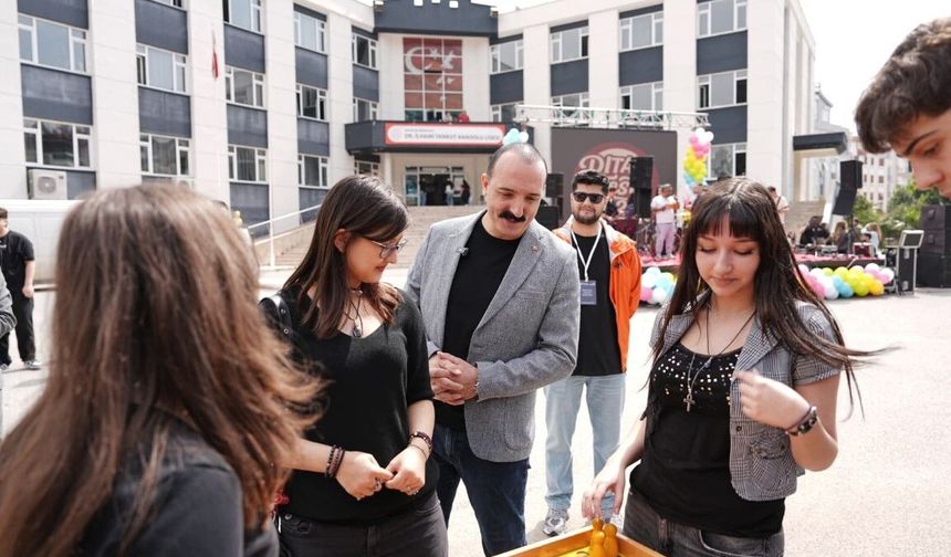 Cem Kotan DİTALFEST’te gençlerle buluştu