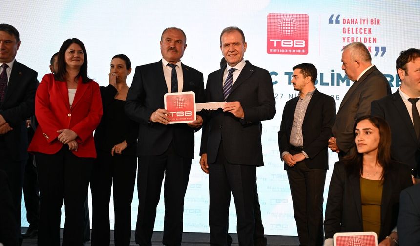 Vahap Seçer TBB'nin araç teslim törenine katıldı