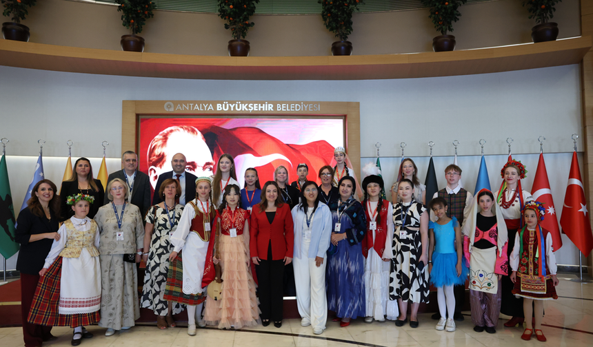 Başkan Vekili Büşra Özdemir dünya çocuklarını ağırladı