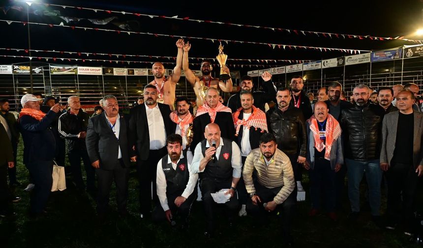 Balıkesir Büyükşehir Belediyesporlu Enes Doğan Kepez’de başpehlivan oldu