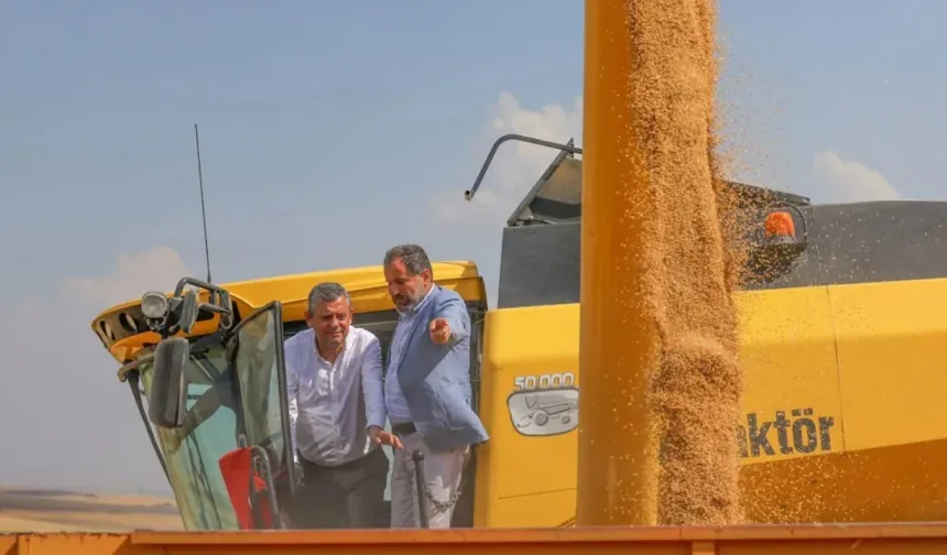 Özgür Özel Diyarbakır'da: Açılan pankart dikkat çekti!