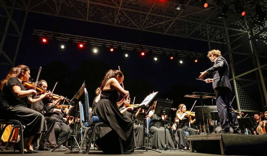 Zeytin Sahne’de unutulmaz film müzikleri yankılandı