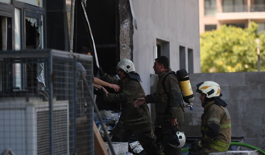 Bornova’da depo yangını dakikalar içinde kontrol altına alındı