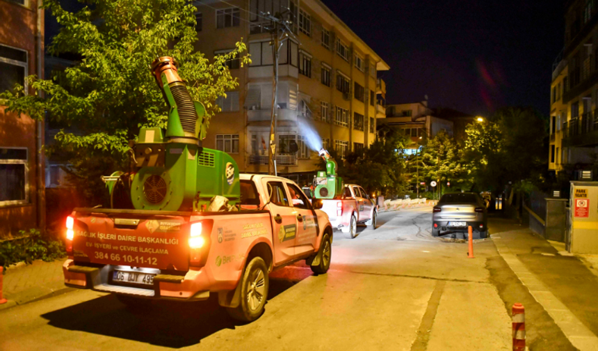 Ankara Büyükşehir'in ilaçlama mesaisi gece de sürüyor