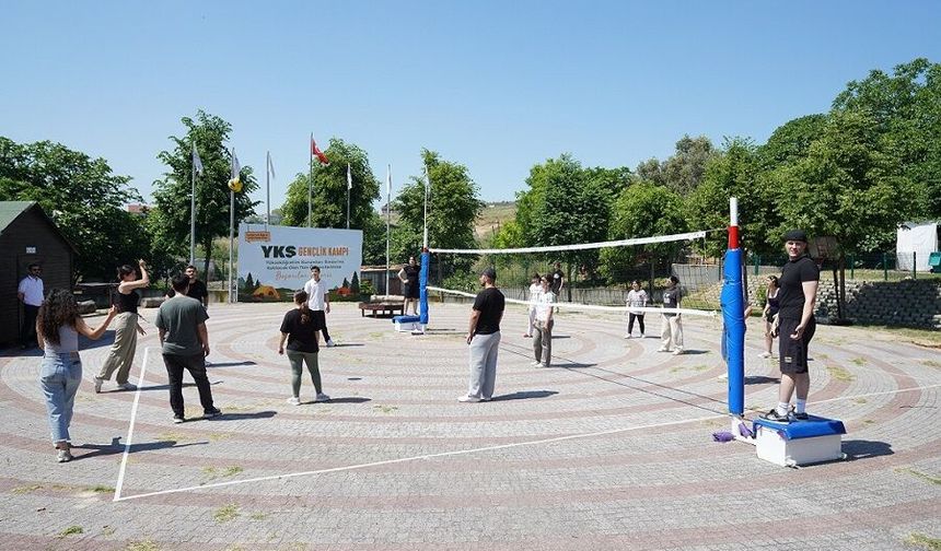 Üniversite adaylarına moral kampı