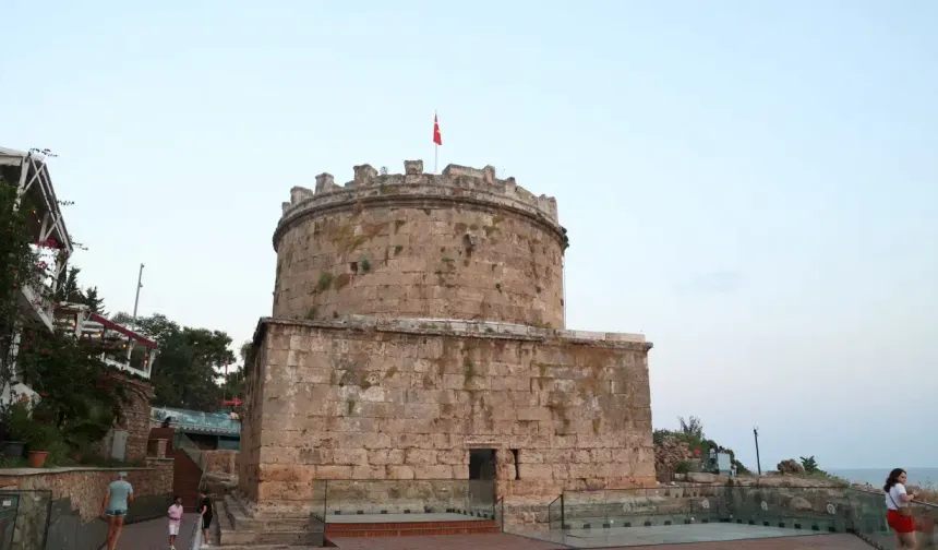 Hıdırlık Kulesi yeniden Antalyalılarla buluştu